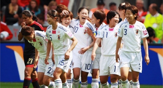  멕시코에 승리 한 후 즐거워하는 일본선수들