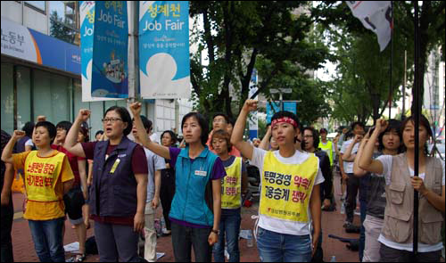 지난 5일 오후 3시, 서울지방고용노동청 앞에서 ‘용역폭력 노조파괴 규탄 및 투쟁사업장 문제해결 촉구 결의대회’가 열렸다.