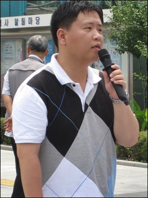  나현필 국제민주연대 사무차장이 필리핀에 위치한 한진중 수빅조선소의 노동실태에 대해 말하고 있다. 