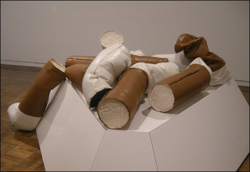 클래스 올덴버그(Claes Oldenburg 1929-) I '거대한 담배꽁초(Giant Fagends)' 우레탄, 폼, 철사, 나무, 라텍스, 포마이카 132×244×244cm 1967