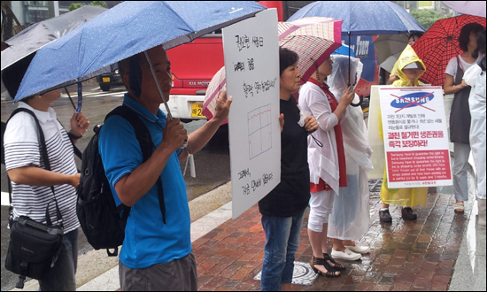 삼성전자 본관에서 권오현 사장과 면담을 요구하는 모습