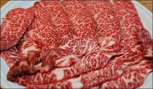 쇠고기를 얇게 썰은 뒤 양념을 버무려 만든 언양지역에 있는 향토음식이다. 
