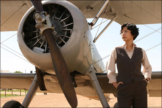  영화 <청연>의 한 장면. 한국 최초의 여류비행사 박경원도 대구 출신이었다. 