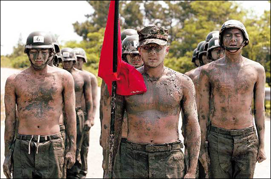 해병대 이야기를 다룬 영화 <해안선>의 한 장면.