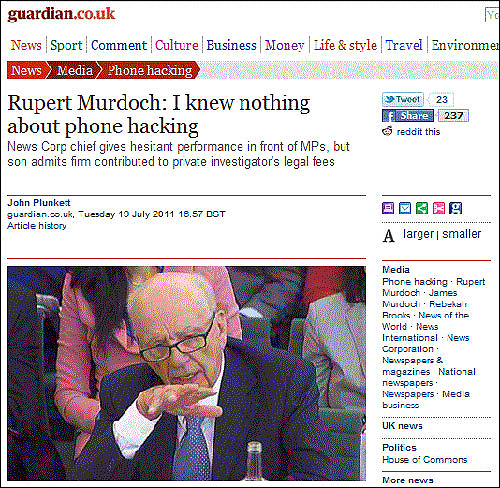 계열 신문사의 불법도청 사건으로 영국 의회 청문회에 나와 증언하는 루퍼트 머독.