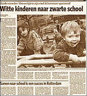이민자의 자녀와 기존 네덜란드인의 자녀들이 함께 학교에 다니게 하기 위한 정부의 정책 광고.