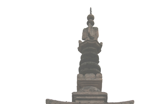통일신라 시대의 석탑으로 상륜부가 훼손되지 않았다