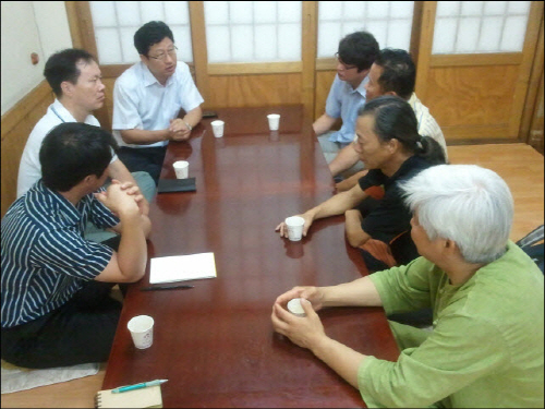  울산 남구 시의원 보궐선거를 앞두고 29일 지역 야 4당 남구위원장과 실무자들이 연대를 위한 회동을 갖고 있다