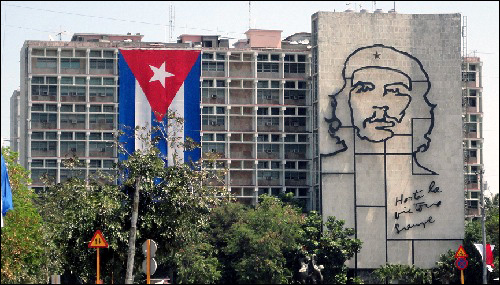 쿠바 아바나 혁명광장에 있는 내무부 건물에 걸린 체 게바라 조형물