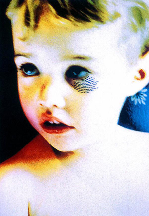 2000년 오길비 케이프타운 제작. 아동학대에 대한 관심을 호소하는 포스터.  

