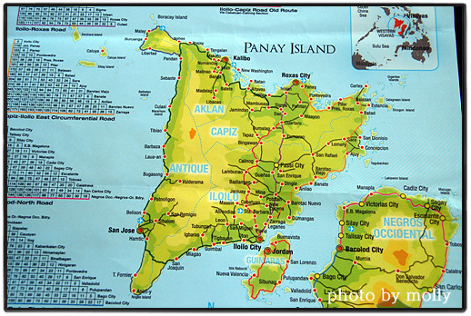 파나이섬의 북쪽 끝에 보라카이 섬으로 가는 항구, 까띠끌란이 있습니다. 일로일로는 파나이 섬 남쪽 끝에 있습니다.