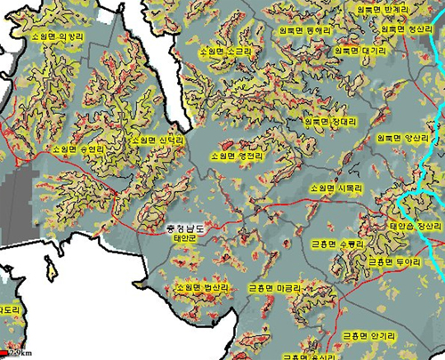 산림청 산사태위험지 관리시스템에 나타난 태안 일부 지역의 위험지 분포도 붉은색이 위험지 1급으로 전역에 걸쳐 분포되어 있지만 이를 체계적으로 관리해야 하는 태안군의 경우에는 위험지에 관한 관리가 전무한 실정이다.