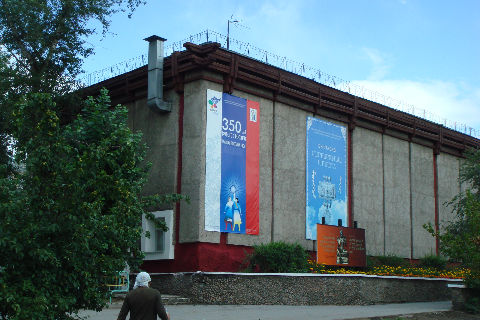 　국립브랴트박물관입니다. 벽에 온통 러시아 사람들이 이곳에 들어온지 350주년이 되었다고 쓰인 포스터로 요란합니다. 