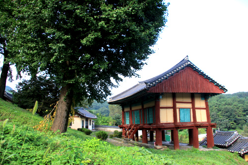 충남 기념물 제122호로 지정이 되어있는 진산향교. 진산면 교촌리에 소재한다
