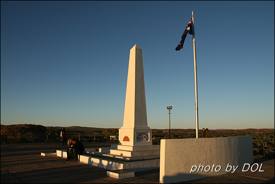 호주군이 참전했던 전쟁의 전몰자를 기리기 위한  안작기념탑. 아시아 속 유럽섬이 생존을 위한 몸부림이자 절규처럼 다가온다.