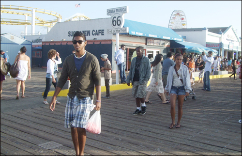  미국의 역사적인 '66번 도로(Route 66)'가 끝나는 지점인 산타모니카 피어(The Santa Monica Pier).　