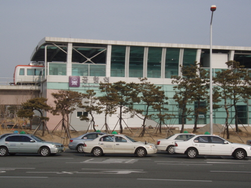 부산김해경전철의 김해공항역 전경