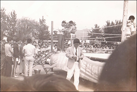 군산 초등학교 운동장에서 열린 복싱대회 광경(60년대)
