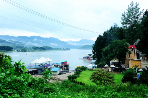 수상레져를 즐길수 있는 북한강