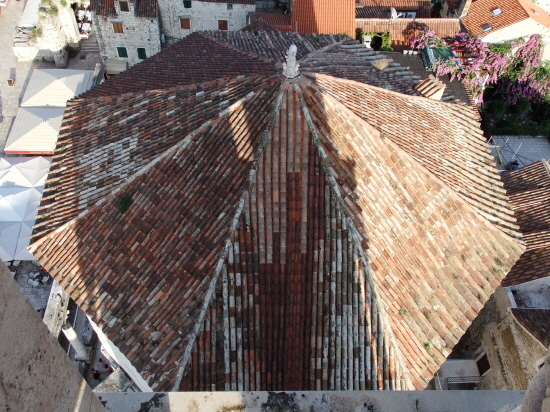 영묘로 시작된 대성당의 팔각형 지붕