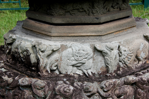 여덟마리의 사자들이 각각 다른 형태로 표출이 되었다. 뛰어난 철감산사탑의 조각을 볼 수 있다