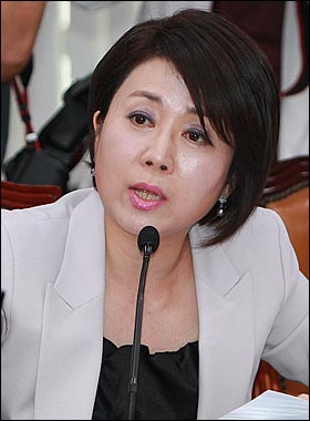 정옥임 북한이탈주민지원재단 이사장. 사진은 지난 2011년 한나라당 소속 의원일 당시 모습.