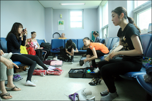  지난 여름의 태릉에는 대한민국 피겨 국가대표 선수들이 함께 훈련을 진행했다. 이들에게, 자신의 닮은꼴 동물에 대해 공통 질문을 던졌다  