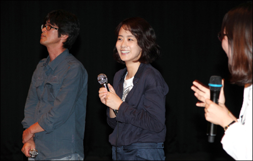  관객과의 대화에 참여한 DMZ 국제다큐멘터리영화제 홍보대사 배우 류현경씨