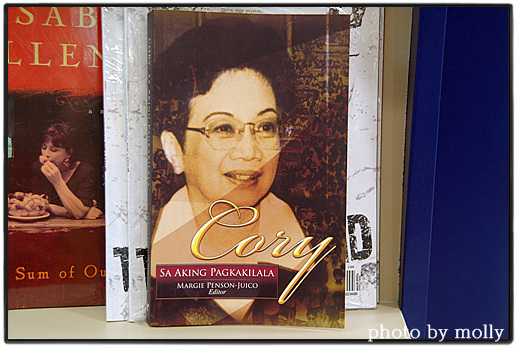 니노이 아키노의 부인인 코라손 아키노. 대통령이 된 코리는 남편의 초상화가 실린 500페소짜리 지폐를 발행하였습니다.
