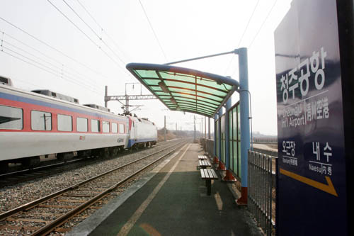 천안~청주공항 복선전철 연장사업은 '노선선택'의 문제만 남았다.