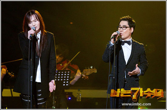  김경호는 9일 방송된 <나가수> 듀엣 무대에 자신의 오랜 친구이자, 누구보다 <나가수>에 '맺힌 것이 많을 법한' 김연우를 초청하였다.