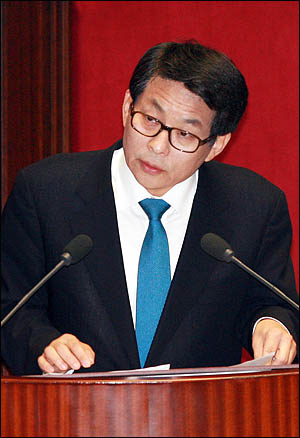 11일 국회 정치분야 대정부질문에 나선 차명진 한나라당 의원이 "박원순 씨가 시민후보를 자처하고 있지만 그에겐 시민후보 덕목이 없다"고 주장하고 있다.