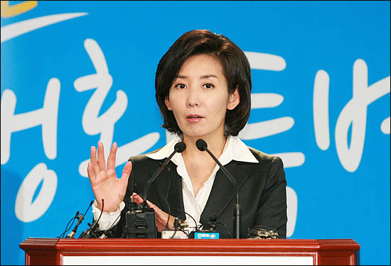 나경원 한나라당 서울시장 후보가 12일 여의도 당사에서 생활공감 정책발표를 하고 있다.