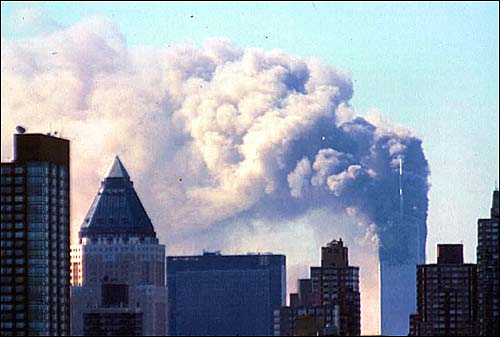 9.11 당시 무너져내리는 세계무역센터.