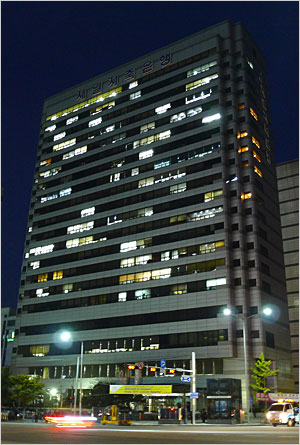 서울 송파구 가락동에 있는 제일빌딩. 제일저축은행 소유로, 6~20층을 오피스텔로 임대하고 있다. 