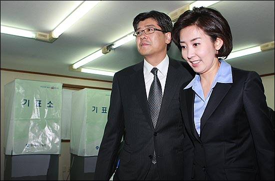 지난해 서울시장 보궐선거 당시. 투표소를 찾은 나경원-김재호 부부.