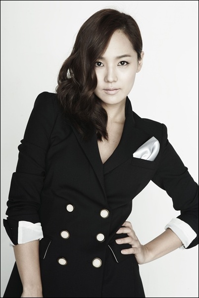  배우 유진이 채널A 월화드라마 <컬러 오브 우먼>에 출연한다. 