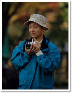 김경상씨는 다큐멘터리 사진작가로, 종교전문 다큐멘터리 사진작가로, 풍경전문 작가로 종횡무진이다.
