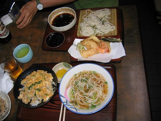 라면과 계란 덮밥과 모밀국수, 히로시마 라멘은 얼마나 짠지 소태가 따로 없었다. 생각만 해도 아우, 짜!