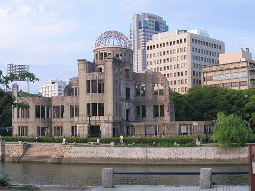 원자폭탄이 떨어졌던 상업 전시관.