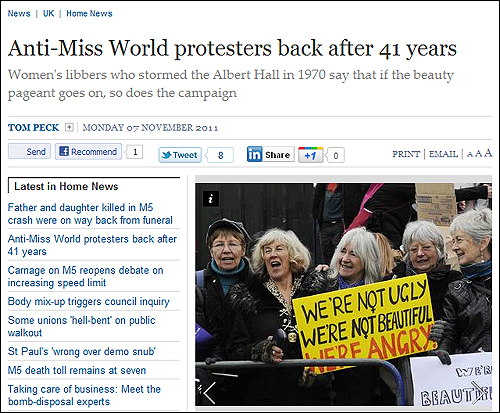 41년 만에 다시 뭉친 백발의 여성해방운동가들이 11월 6일(현지 시각) 런던에서 열린 제61회 미스월드 선발 대회를 규탄하고 있다.