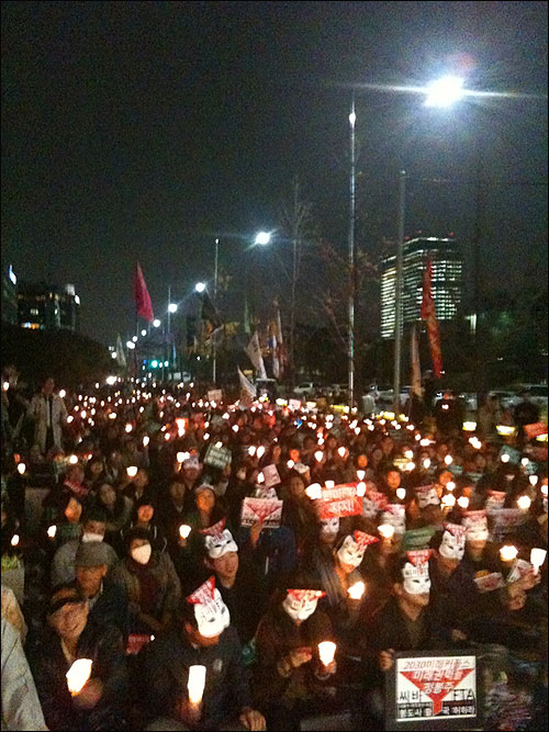 10일 저녁 여의도 산업은행 앞 광장에서 열린 한미FTA 저지 촛불문화제에 1천여명의 시민들이 참가해 열띤 분위기를 연출했다.