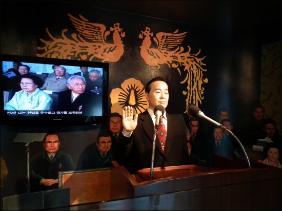 취임 선사 당시를 재연해 놓은 김영삼 대통령 미네킹