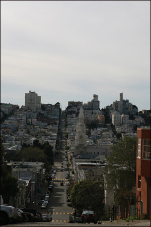 샌프란시스코는 사방이 언덕으로 이루어져 있고, 그곳에 높은 빌딩이 없어 풍경이 무척 좋다. 멀리 러시안 힐이 보이고, 그 옆으로는 골든게이트브릿지도 보인다. 