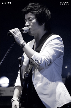  지난 9월 그리고 11월의 공연을 마친 이승열은 12월 30일 홍대 뮤지션들과 함께 연합 공연을 펼친다.