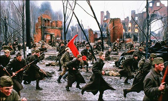 독일군을 향해 돌격하는 소련군.