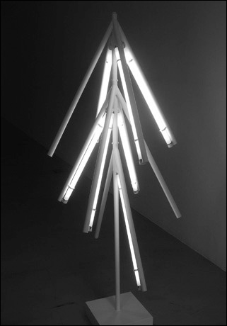 우순옥 I '커플 트리(Couple tree)' 철과 형광등(7개) 170×71×71cm 2011