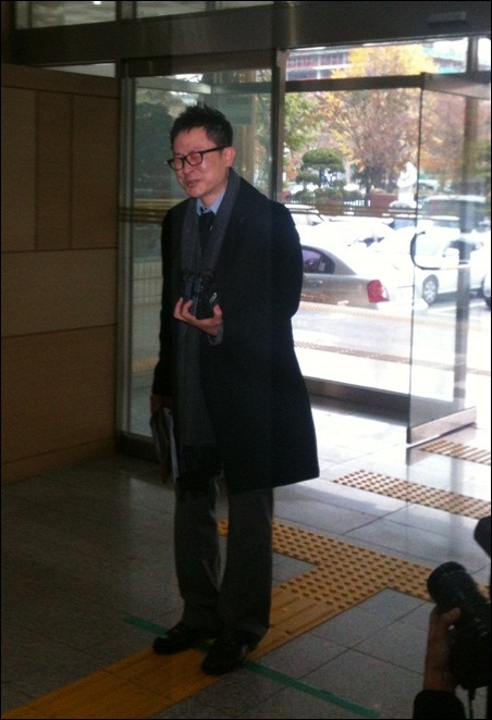  DJ DOC 전 멤버 박정환이 22일 서울 영등포경찰서에 출석했다. 그는 김창렬과 이하늘을 명예훼손으로 고소했다. 