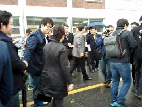 23일 오전 11시 30분. 박근혜 전 한나라당 대표가 대전광역시 대덕구의 한남대학교를 방문했다. 