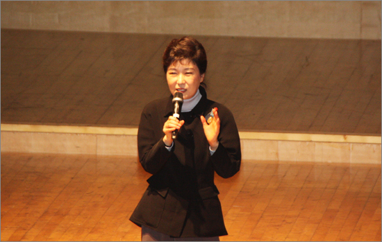 23일 대전대 혜화문화관에서 '나의 마음속의 사진'이라는 주제로 특강을 하고 있는 박근혜 전 한나라당 대표.